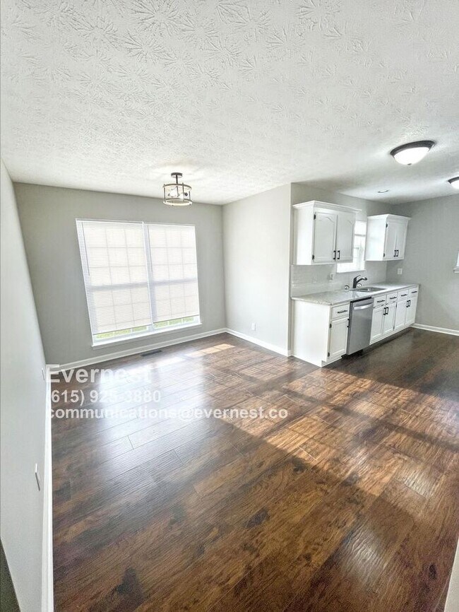 Foto del edificio - Adorable 3-Bedroom Home with Inviting Porc...