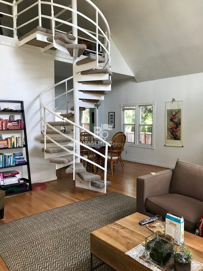 Foto del edificio - Close In NE Portland Home Loaded with Char...