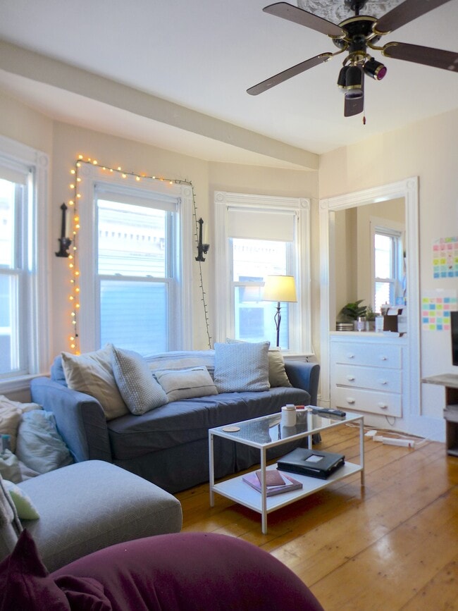 Building Photo - 71 Hillside St