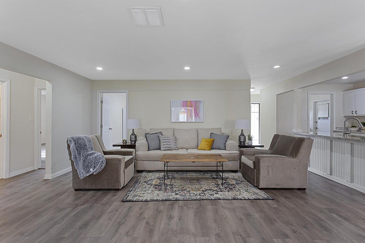 Foto principal - 6029 Wormar Ave