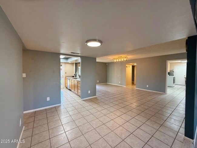 Foto del edificio - 1105 W Juanita Ave