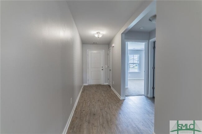 Building Photo - 595 Hogan Dr