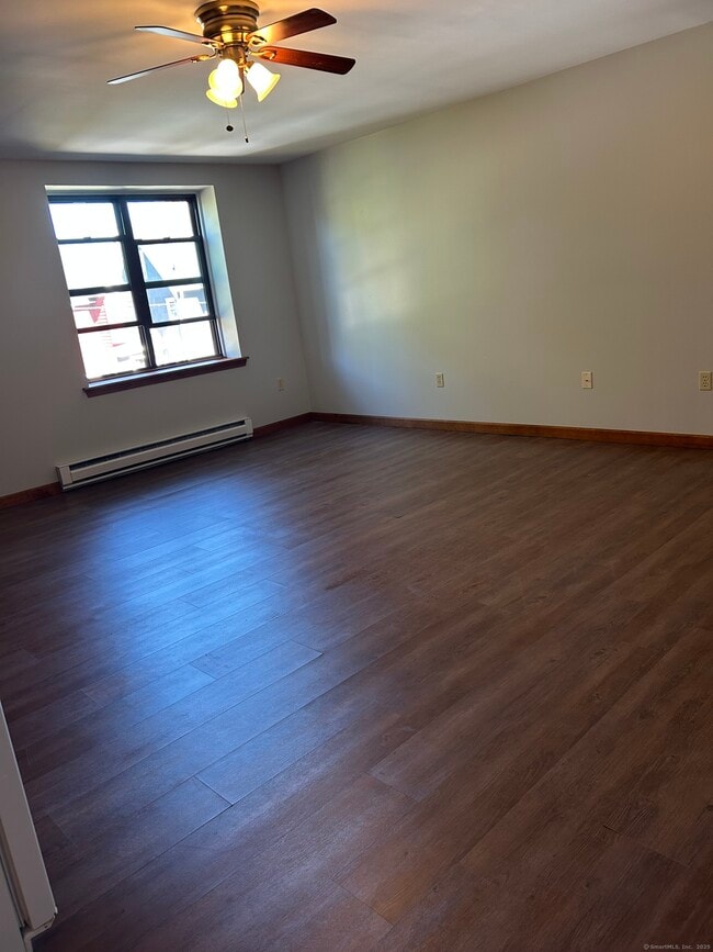 Building Photo - 180 N Cherry St