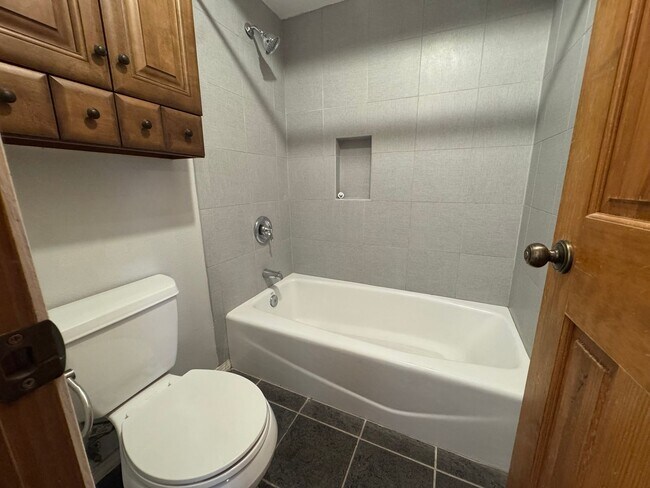 Building Photo - 2 bed 2 Bath Sawmill Gem!