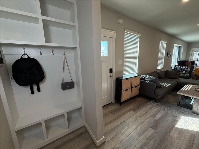 Foto del edificio - 125 Threshing Rd