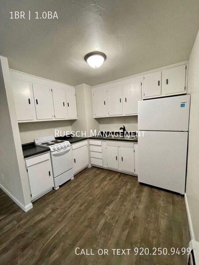 Foto del edificio - Recently Renovated 1 Bedroom Apartment Ava...