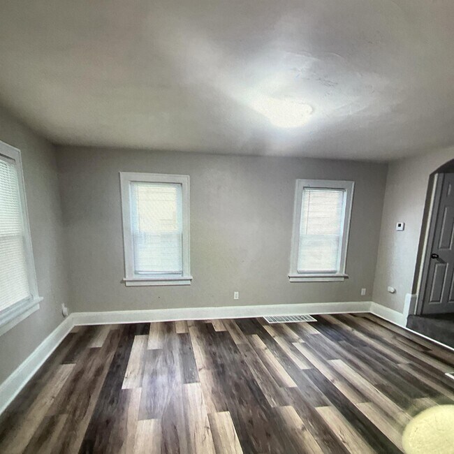 Foto del edificio - 670 Arbutus Ct