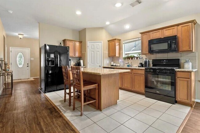 Building Photo - 16827 Tree Star Ln