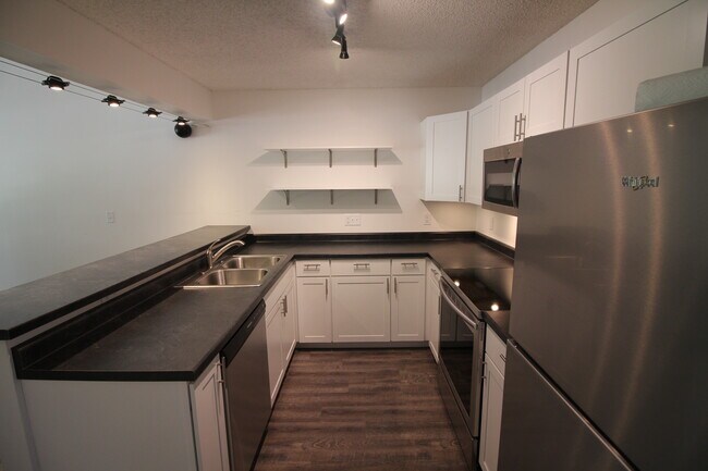 Foto del edificio - 1808 Hollywood Ct