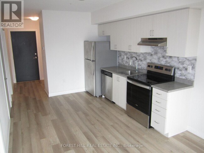 Photo du bâtiment - 8010-8010 Kipling Ave