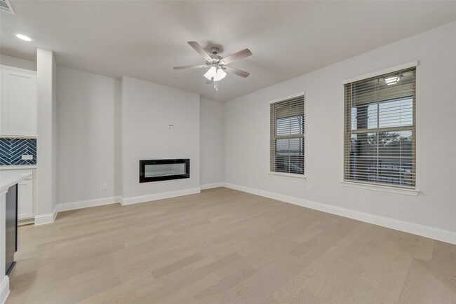 Foto del edificio - 7853 Sunset Blvd