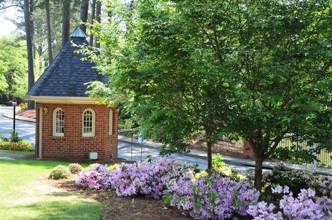 Building Photo - 27209 Plantation Dr NE