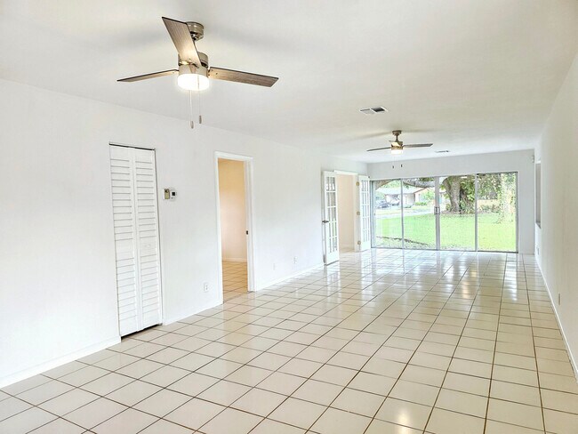 Foto del edificio - 537 SE 27th Terrace
