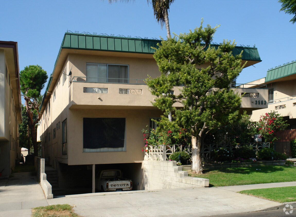  - 3563 Jasmine Ave