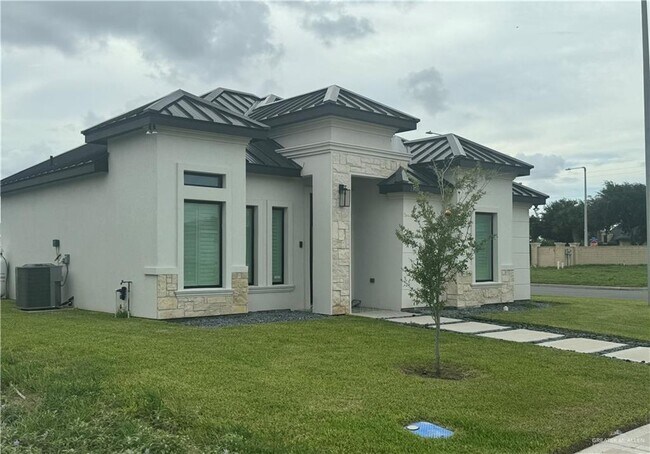 Building Photo - 1306 Frente Al Mar Drive
