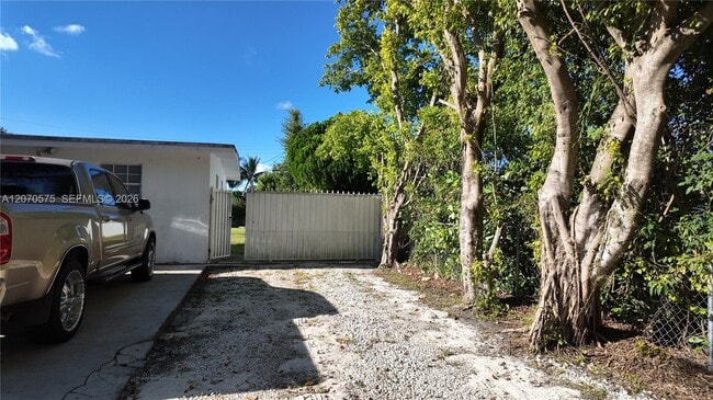 Foto del edificio - 9815 SW 51st Terrace