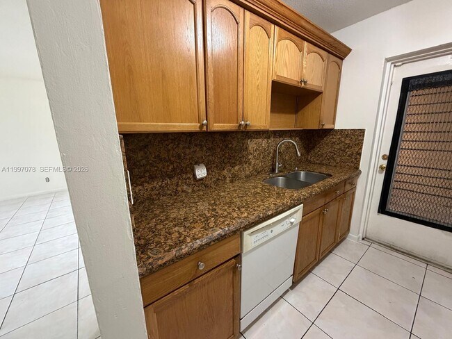 Foto del edificio - 8704 NW 35th St