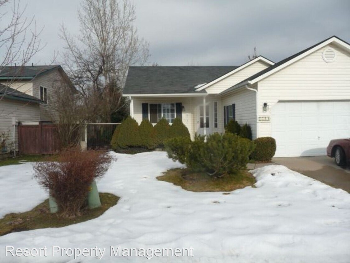 2 br, 1.5 bath House 2521 W Chaumont Ln House Rental in Coeur d