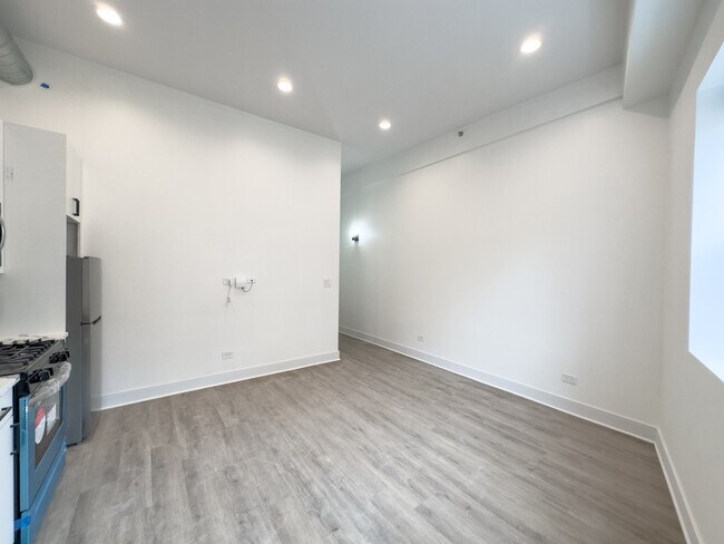 Foto del edificio - 4700 N Western Ave