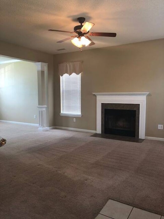 Foto del edificio - 120 Aberfeldy Way, Yorktown -