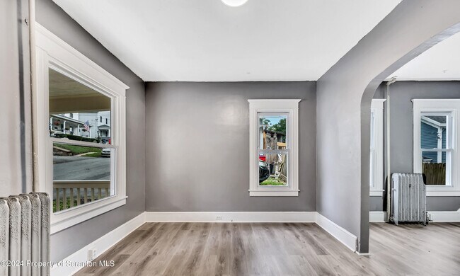 Foto del edificio - 40-42 Copeland Ave