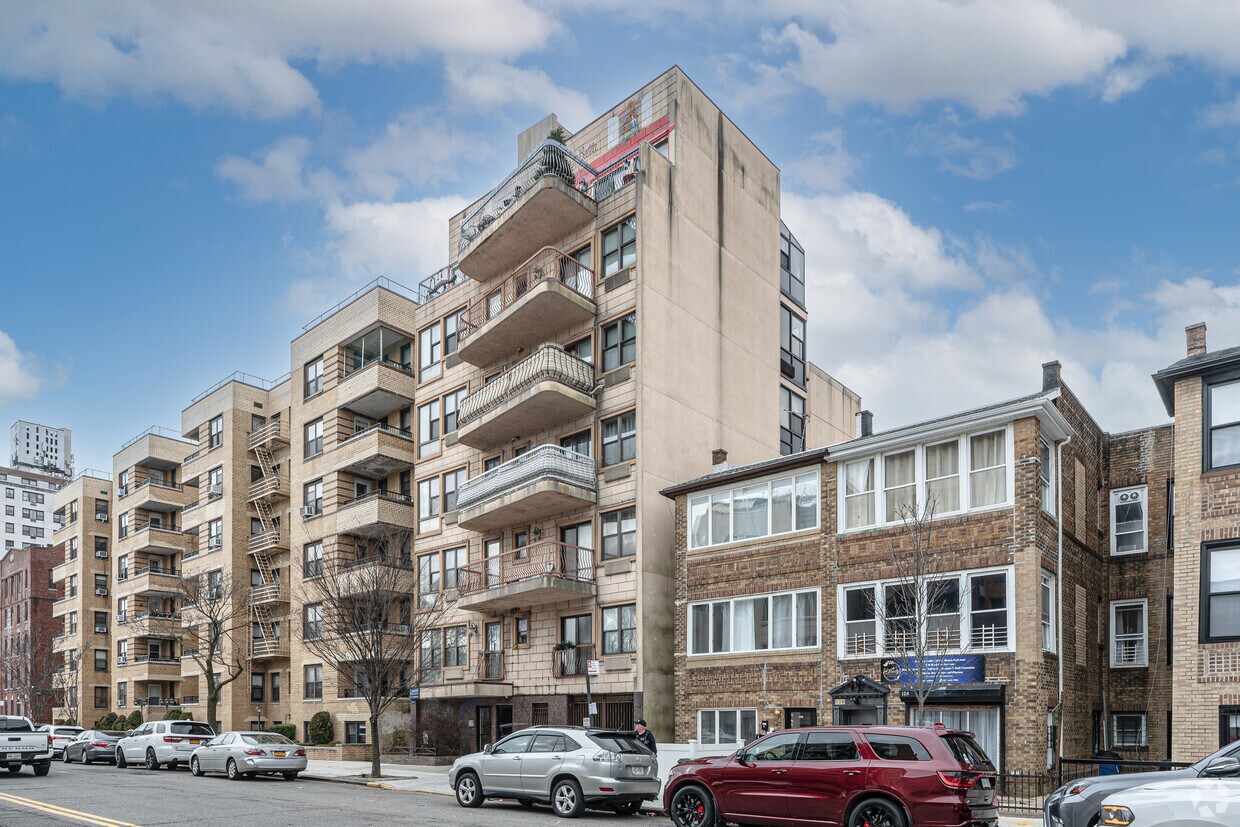 Primary Photo - 134 W End Ave