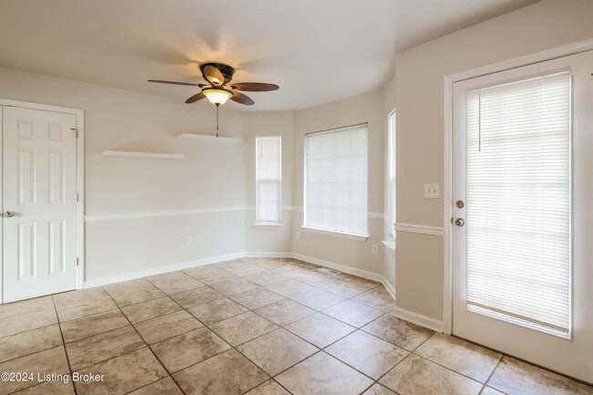 Foto del edificio - 161 Drake Dr