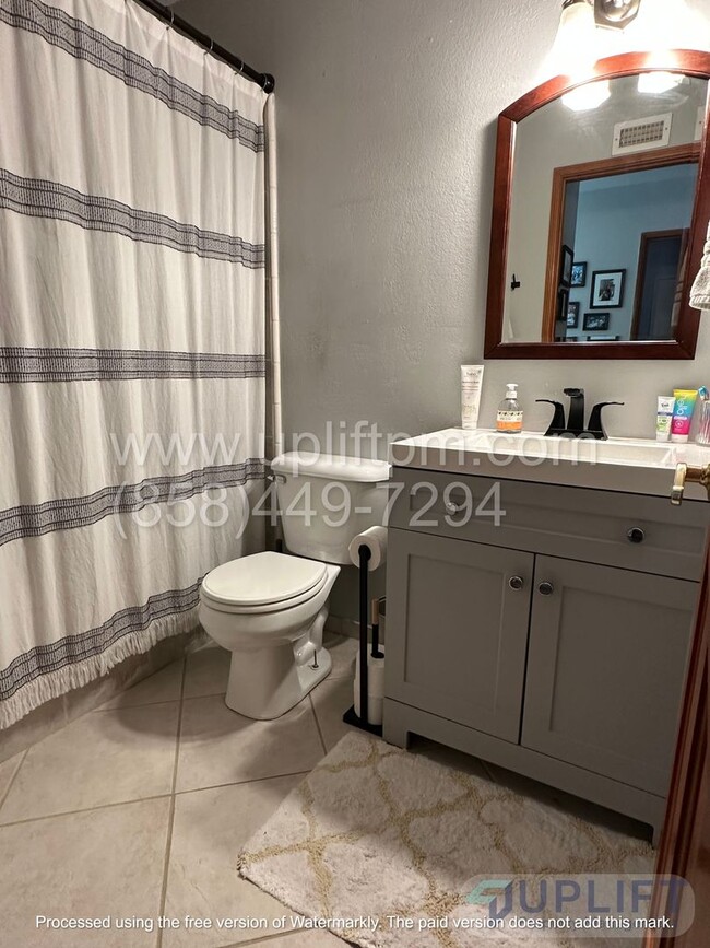 Foto del edificio - 2 BED , 2 BATH WITH BONUS ROOM, LARGE FENC...