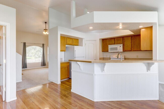 Foto del edificio - Must See 2 Story Home in Nampa _ With Lawn...