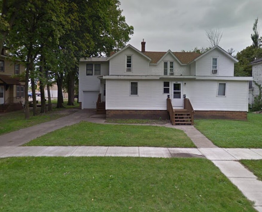 Primary Photo - 205 W Redwood St