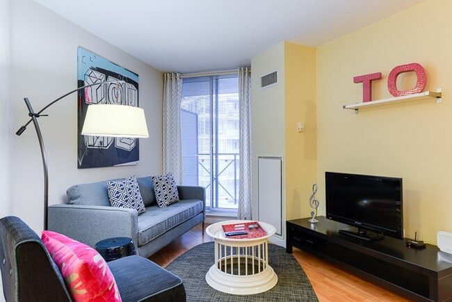 Building Photo - 203 Adelaide St W