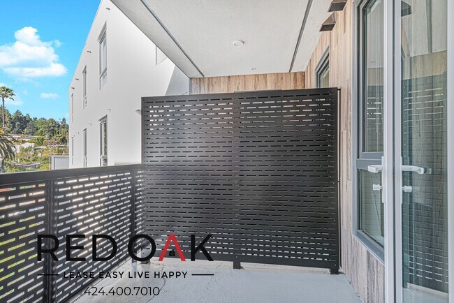 Building Photo - Fabulous One Bedroom with a Bonus Den, Pri...