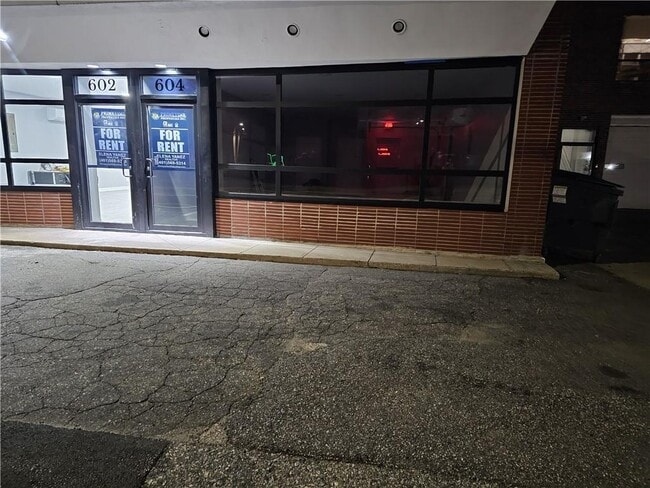 Foto del edificio - 602 Warwick Ave