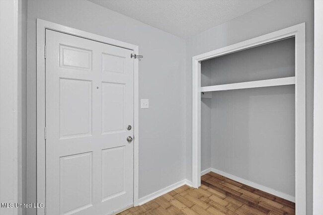 Building Photo - 23 Fox Glen Cir