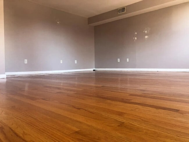 Building Photo - 25 Valley Rd