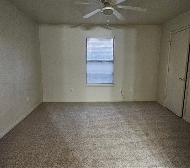 Foto del edificio - 1009 Lansberry Ct