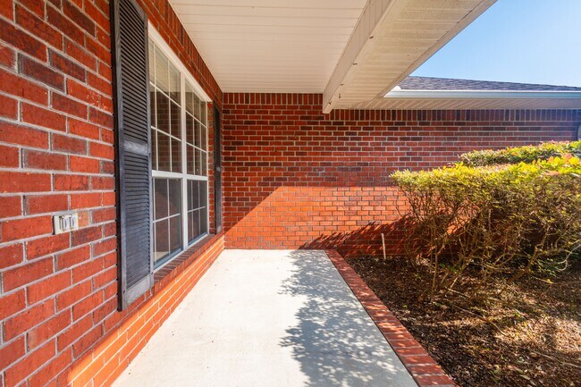 Foto del edificio - 1915 Crown Pointe Blvd