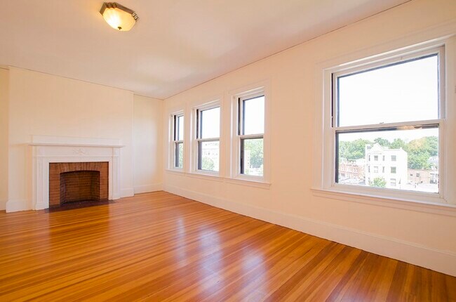 Foto del edificio - 1015 Beacon St