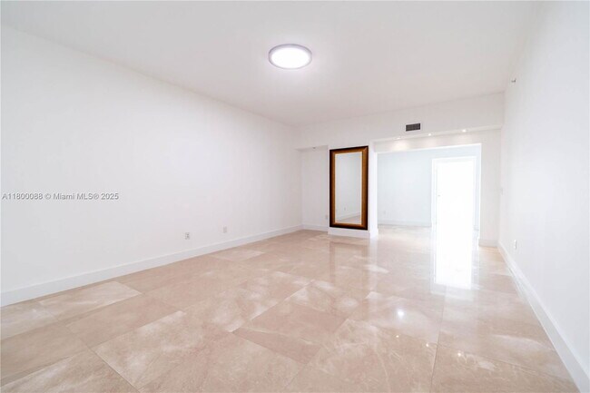 Foto del edificio - 3330 NE 190th St