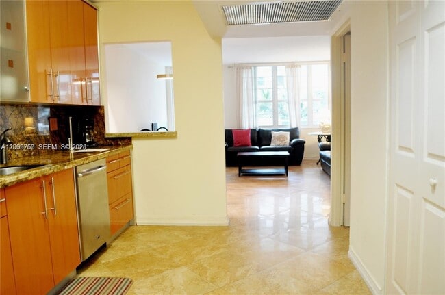 Foto del edificio - 100 Lincoln Rd