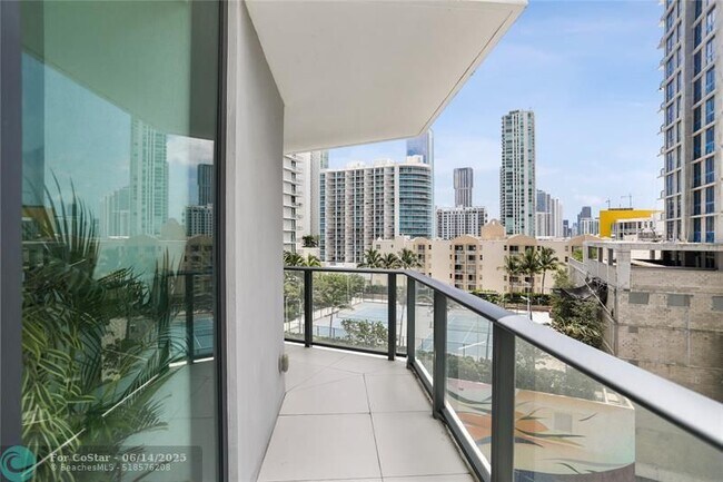 Foto del edificio - 501 NE 31st St