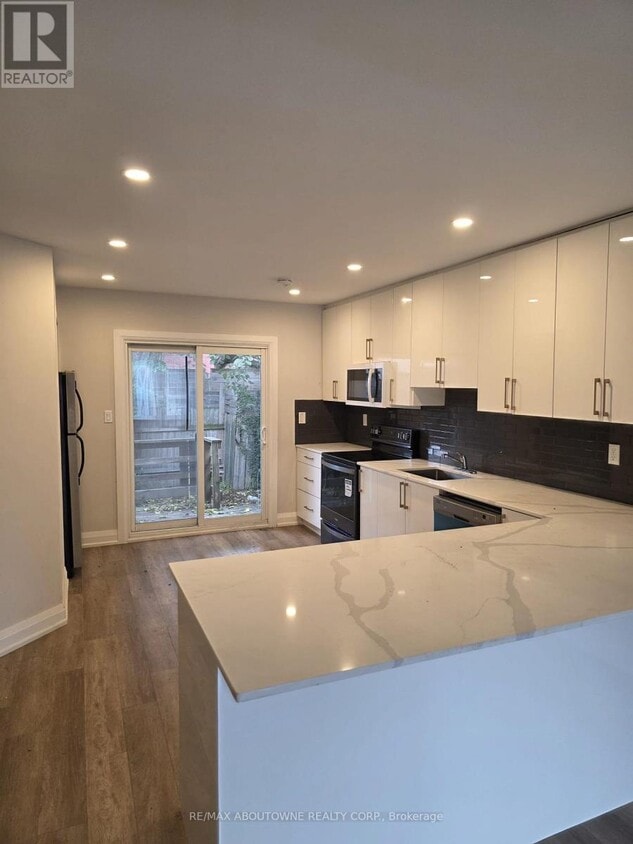 Primary Photo - 110 Beach Rd