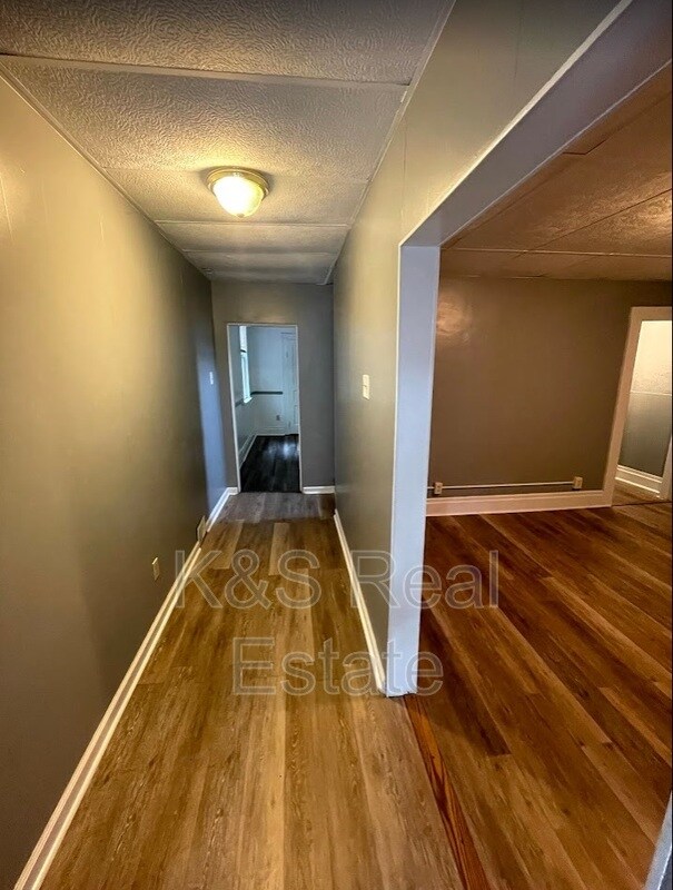 Foto del edificio - 2565 Merwyn Ave