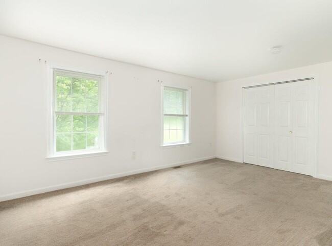 Building Photo - 48 Stanstead Pl