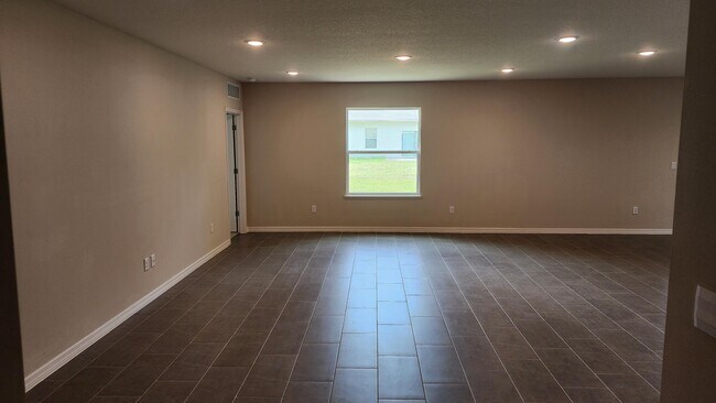 Foto del edificio - 1013 Waco Blvd SE