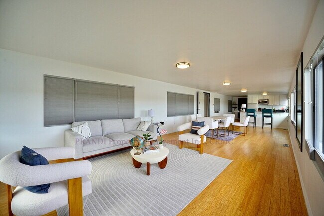 Foto del edificio - 315 E Strawberry Dr