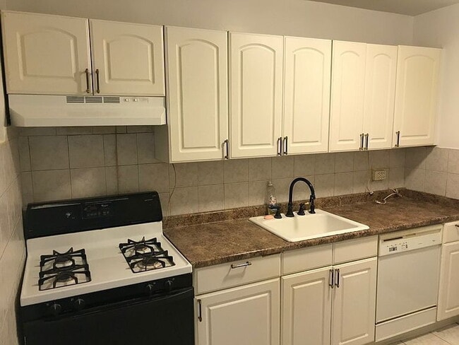 Building Photo - Beautiful 1 Bedroom 1 Bath