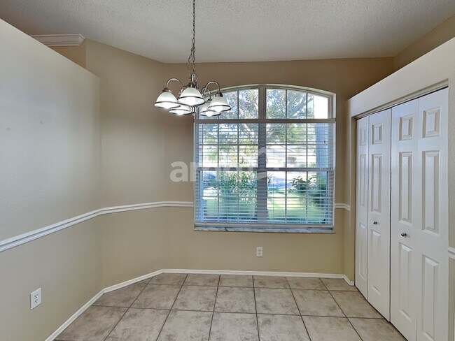 Foto del edificio - 823 Springwood Cir