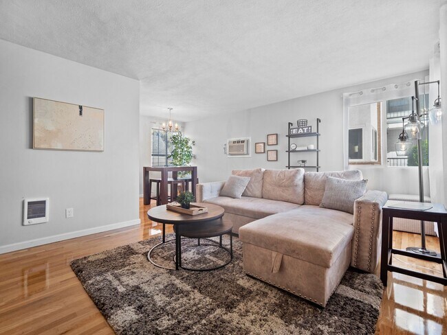 Foto del edificio - Comfort & Convenience in the Heart of Spokane (Furnished)