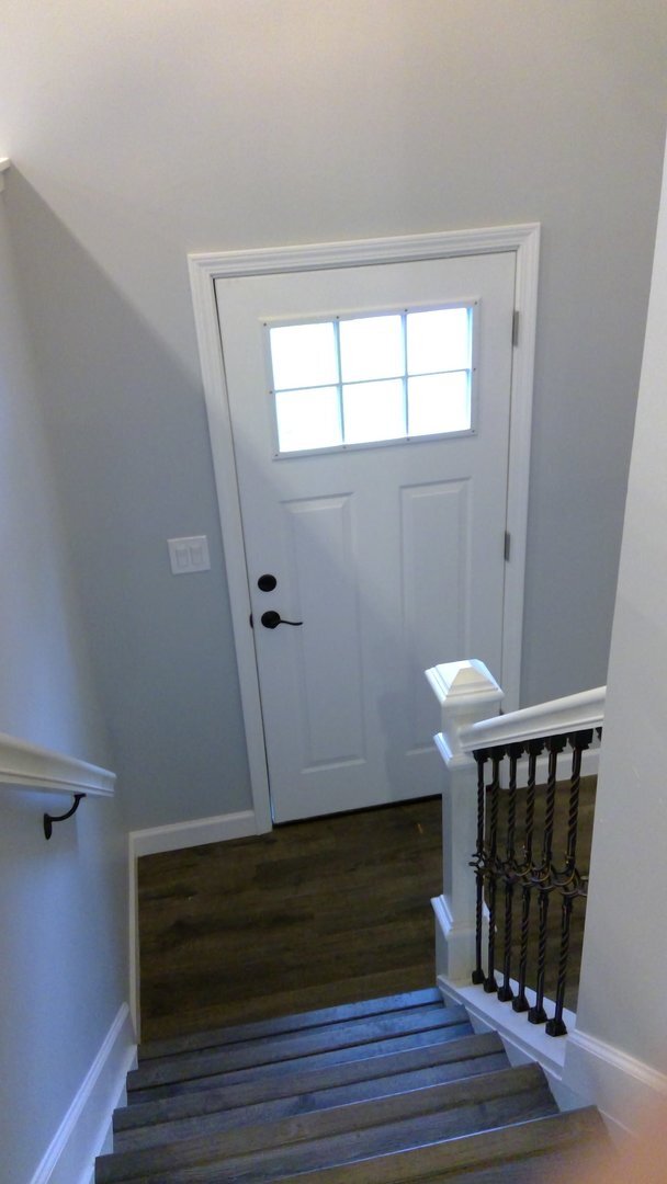 Building Photo - Newly Renovated Home